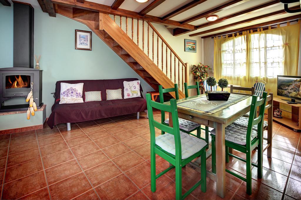 Apartamentos Bellavista Alquézar Quarto foto
